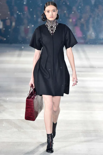 Look 12